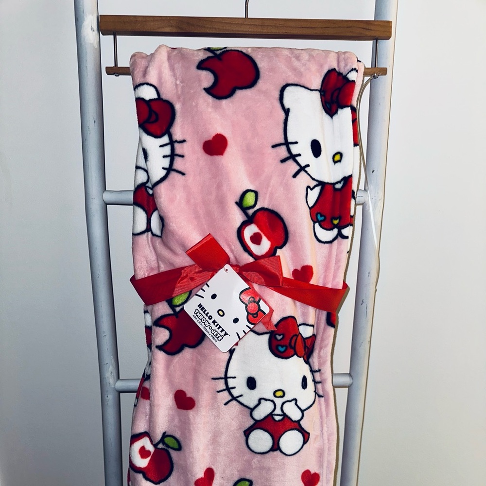 Hello Kitty apple blanket